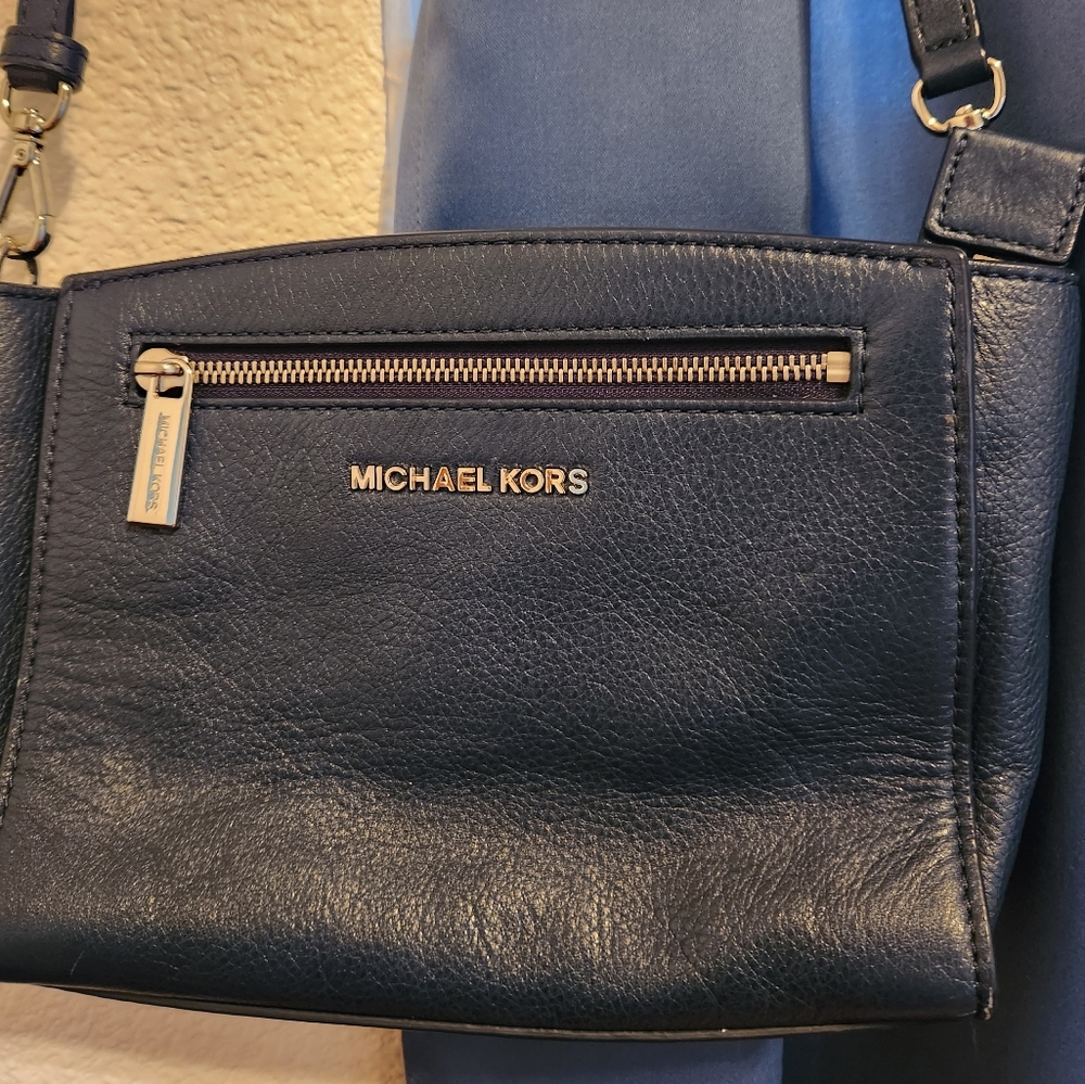 Crossbody handbag